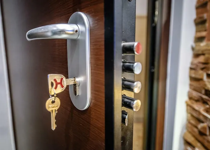 One Of A Kind Luxury Apartment In City Center Near Helexpo